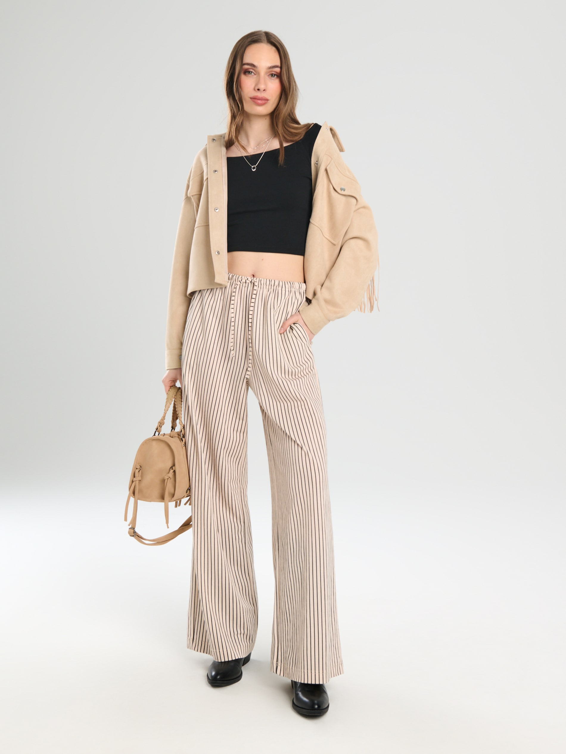 Crop top z krótkim rękawem