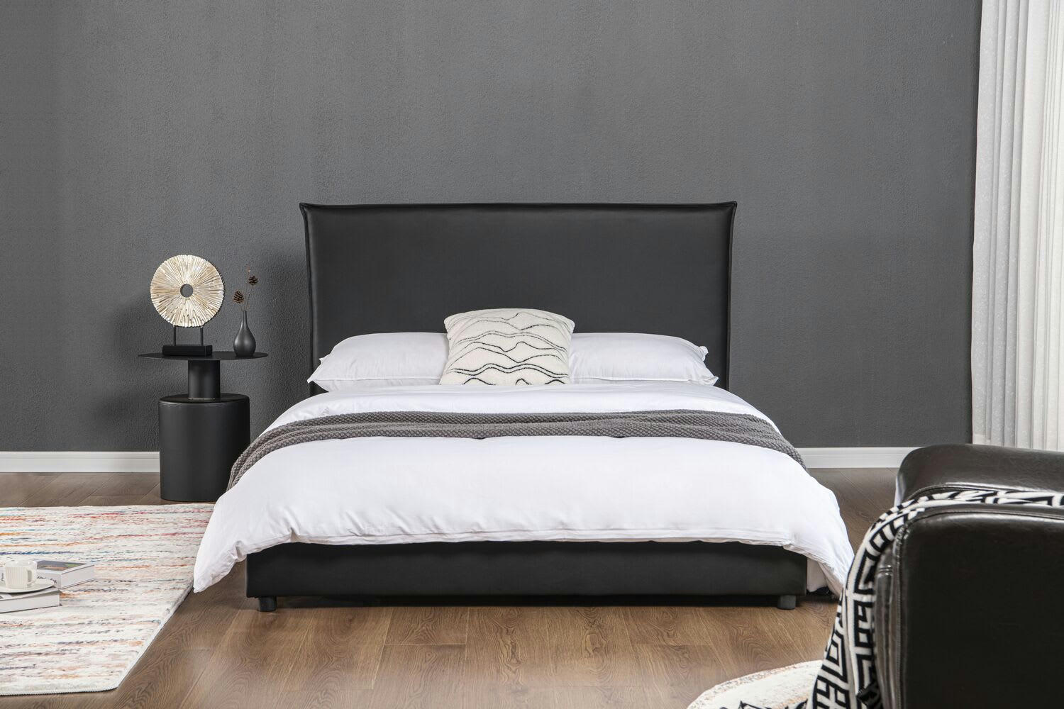 CHESTER - Lit design 160x200 cm en similicuir noir