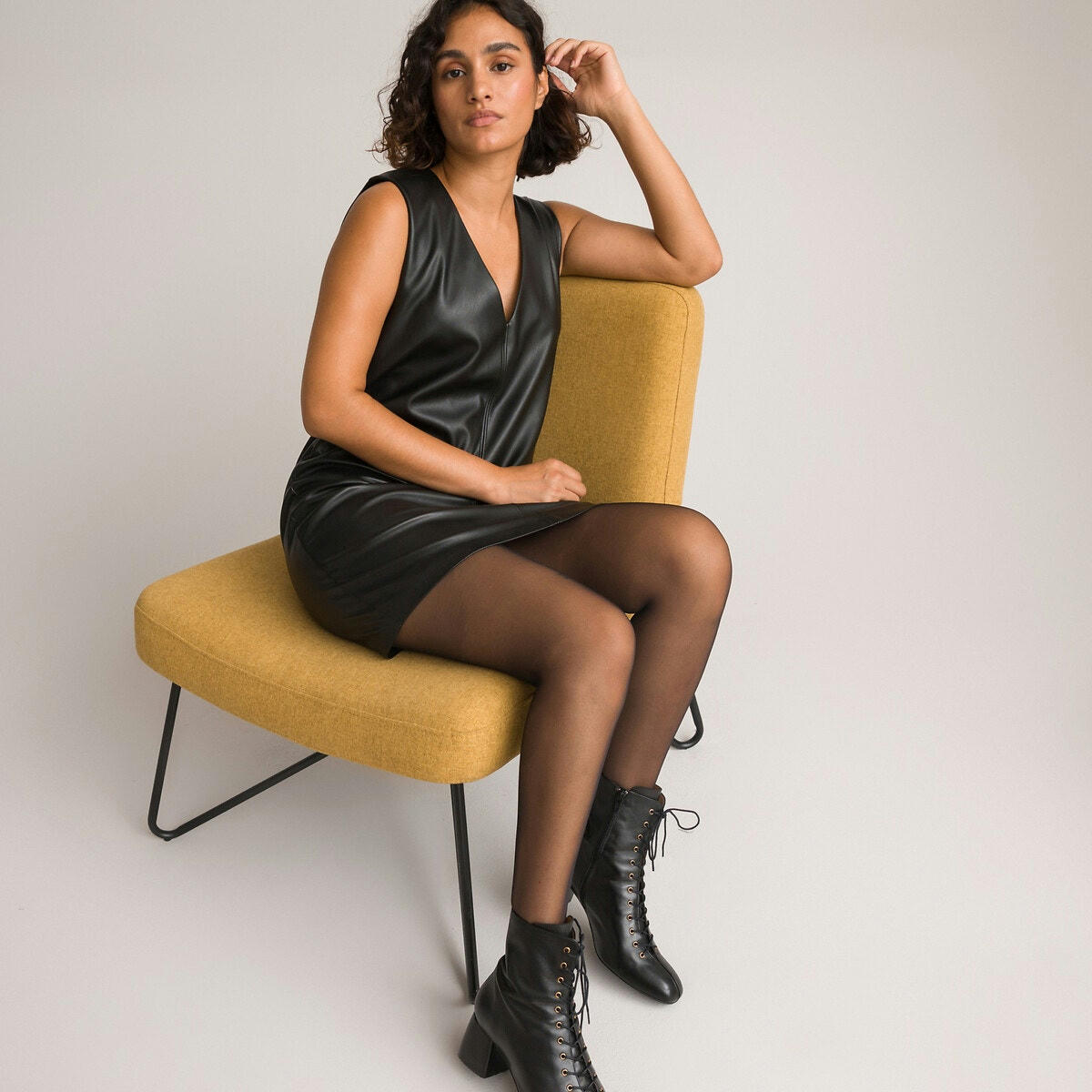 Robe courte sans manches, en simili