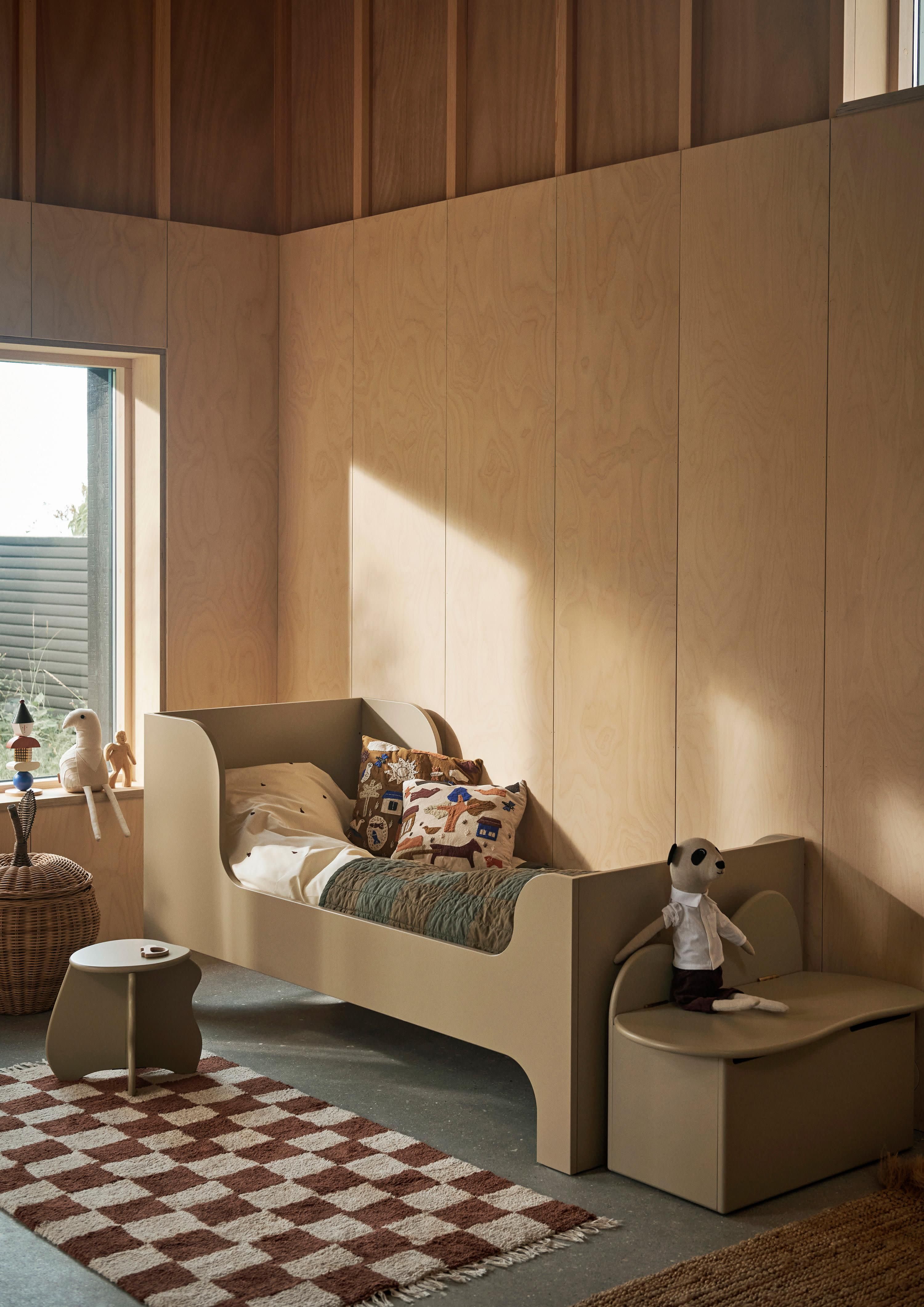Holz-Kindersitzbank Slope mit Stauraum
