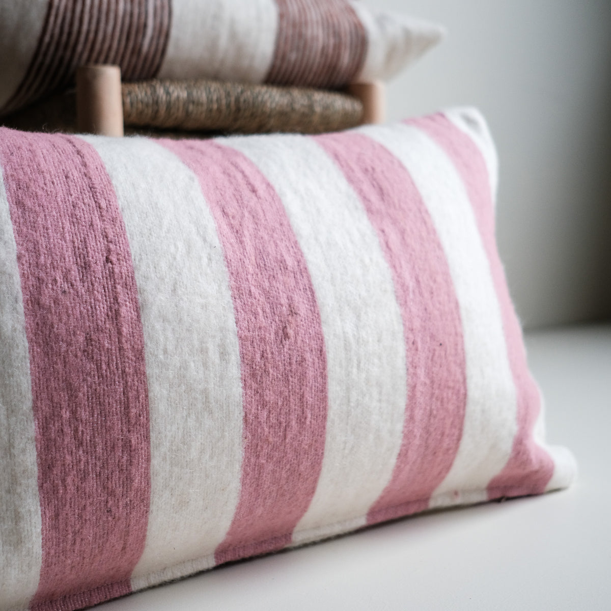 Household Hardware - kussen - Zacht Roze - Brede Strepen