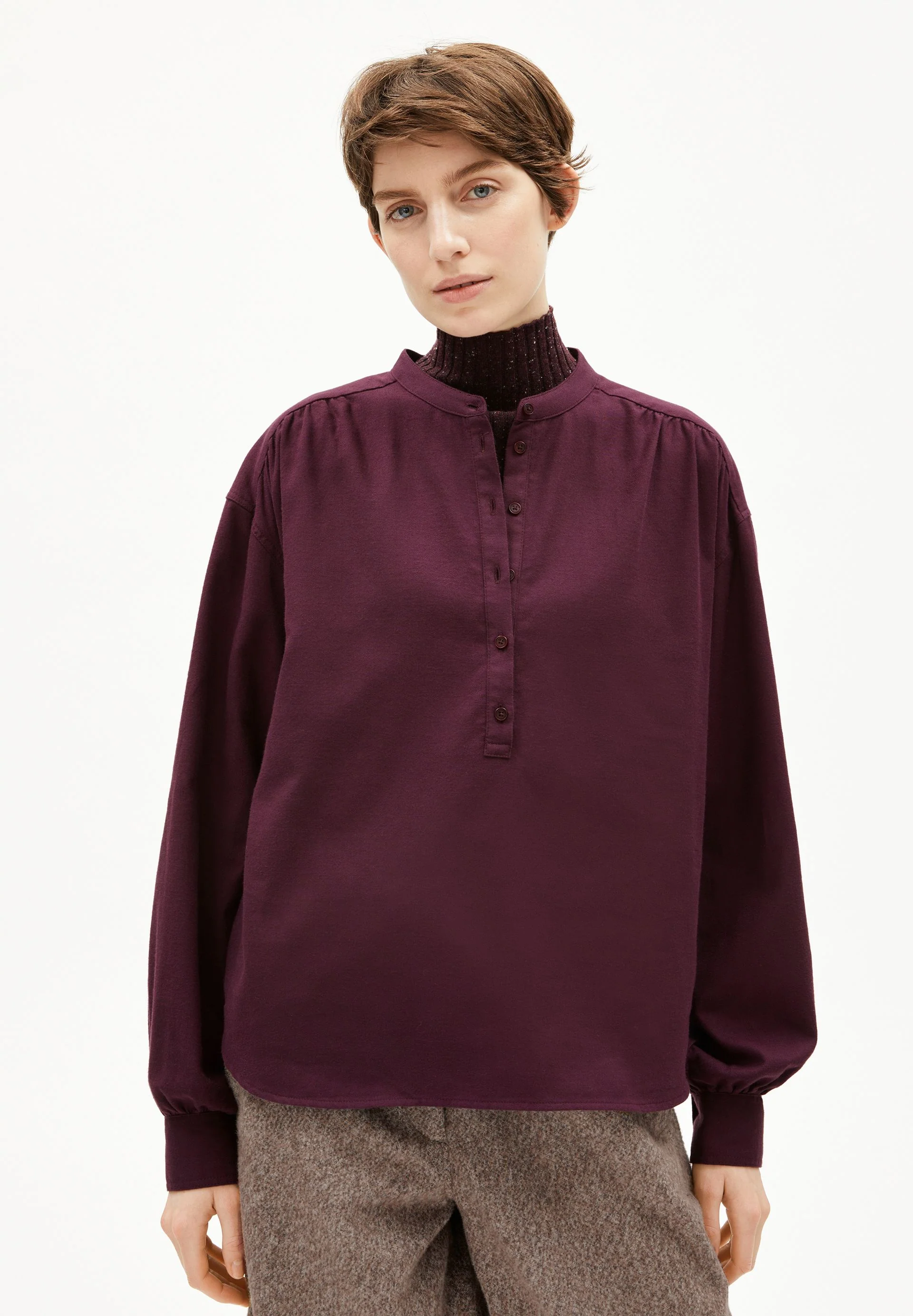 EFINARAA BRUSHED BLUSE