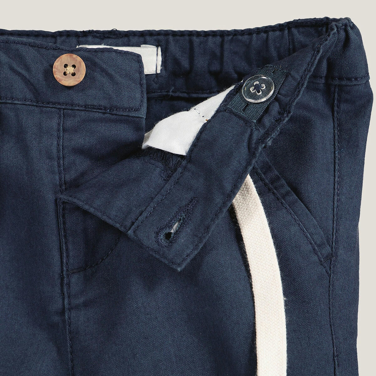 Short chino
