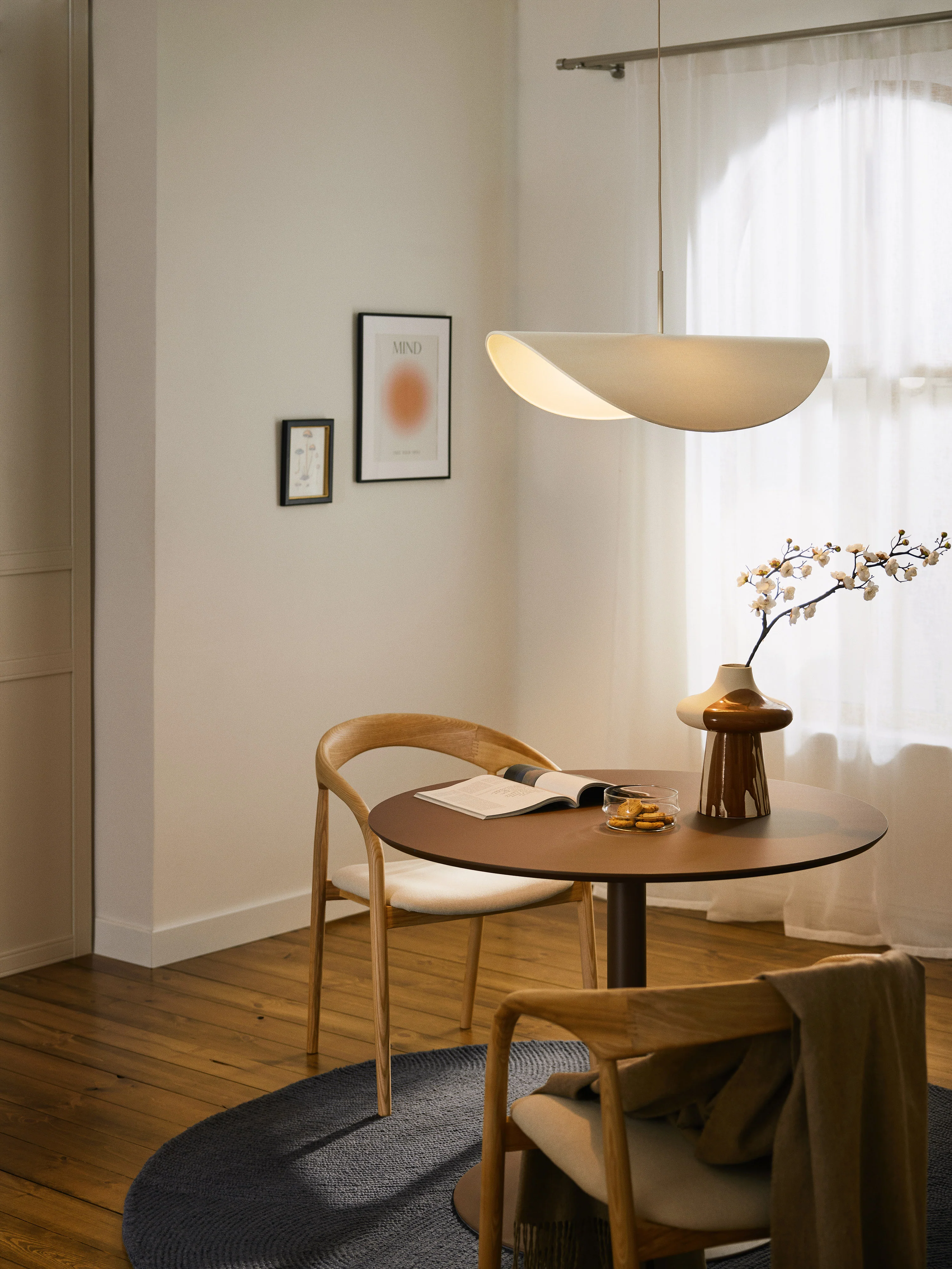 Große Design Pendelleuchte Kenzie aus Leinen