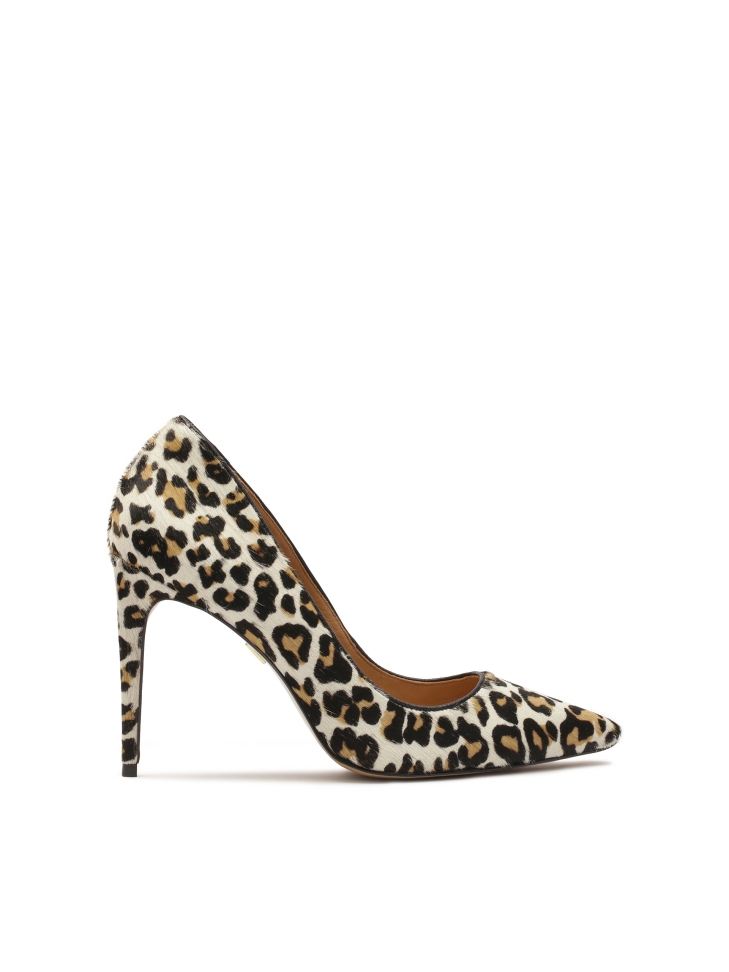 Stiletto heeled pumps in leopard spots