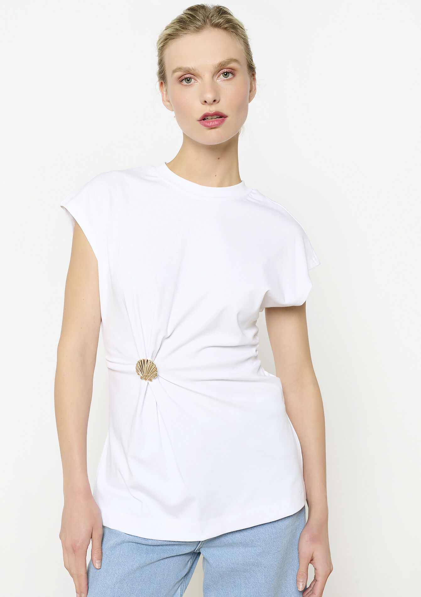 T-shirt met brochedetail