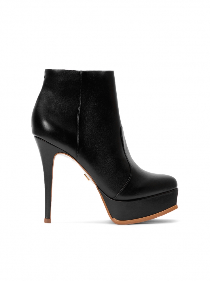 Ladies' black boots