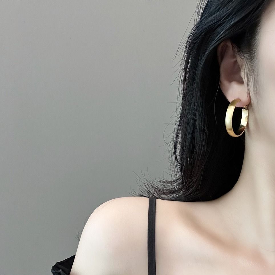 PEACH ACCESSORIES Brushed Matte Hoop Earrings