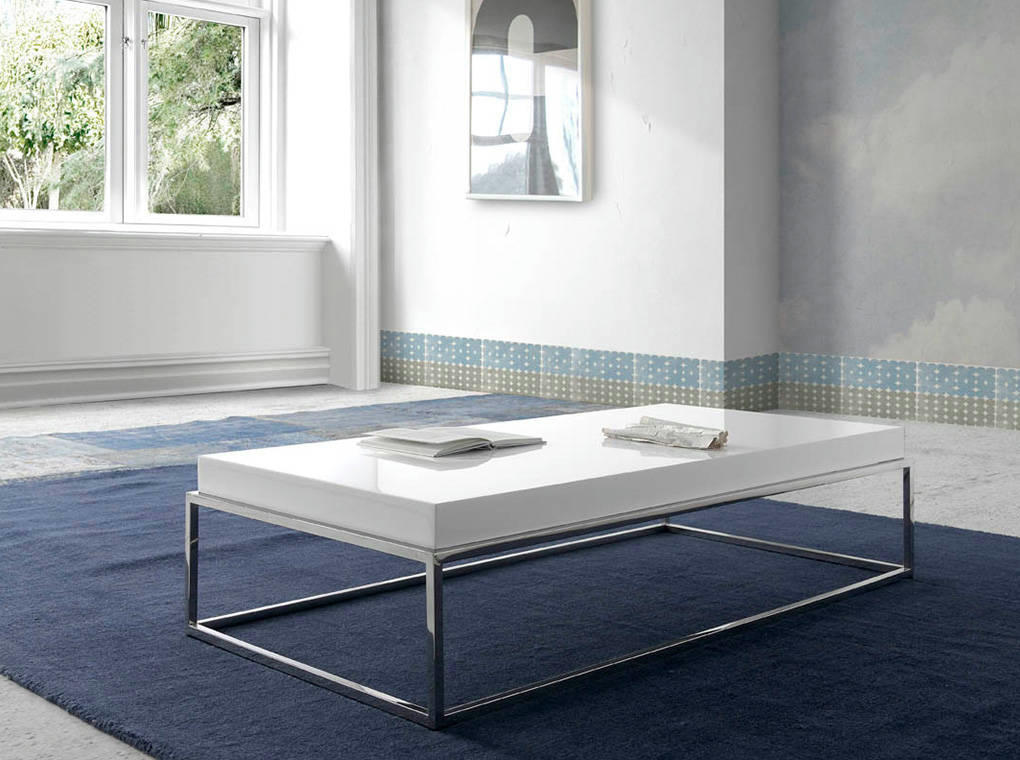 - Table basse en bois blanc et acier