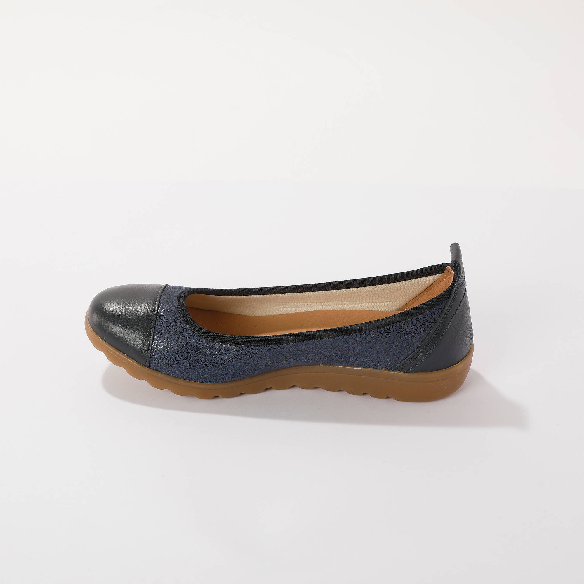 Ballerines en cuir largeur confort, avec empiècements extensibles