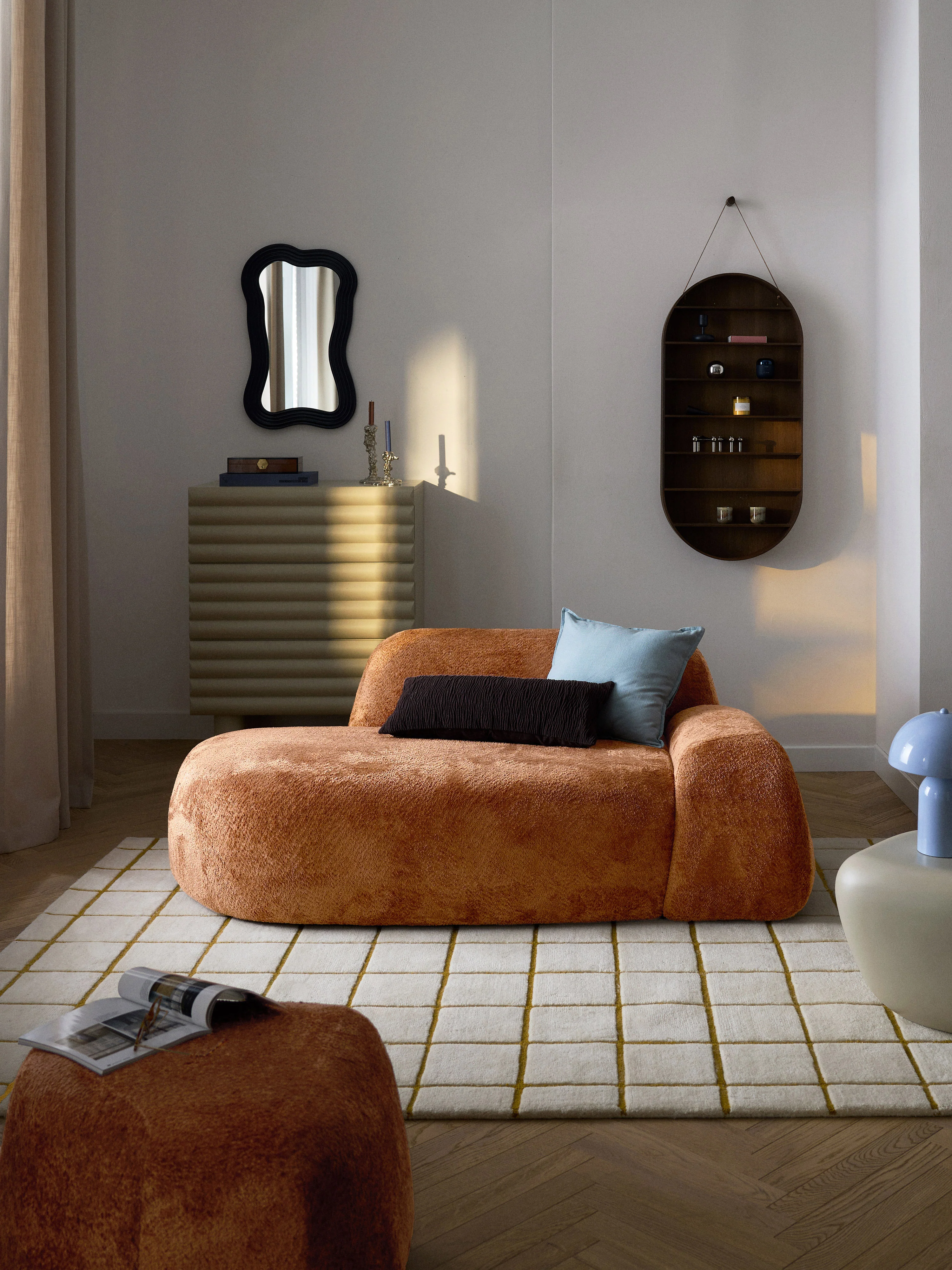 Sofa Wolke (2-Sitzer) aus Teddy-Bouclé mit Chaiselongue