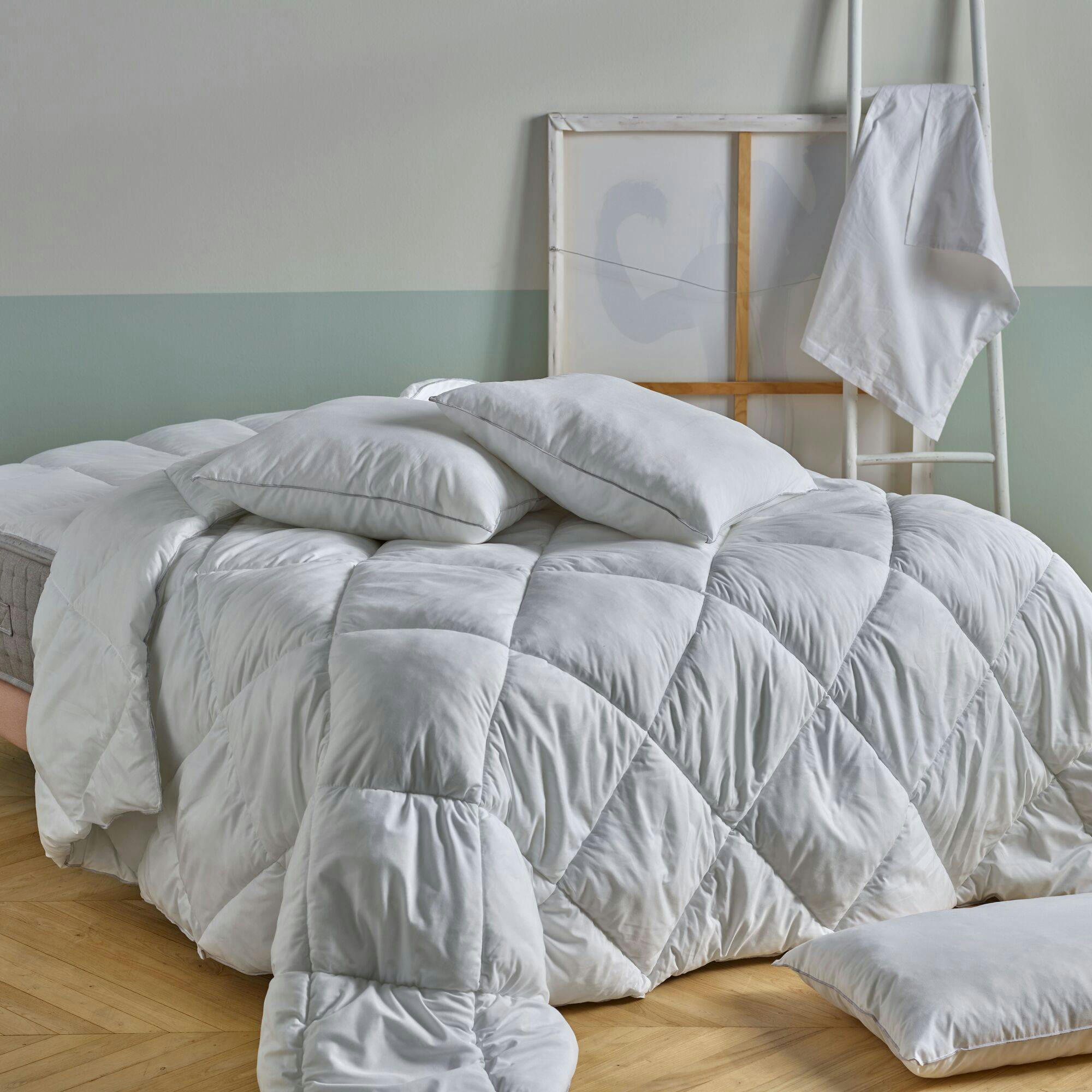 GUILLAUME - Couette en Polyester 4 saisons 240 x 220 cm