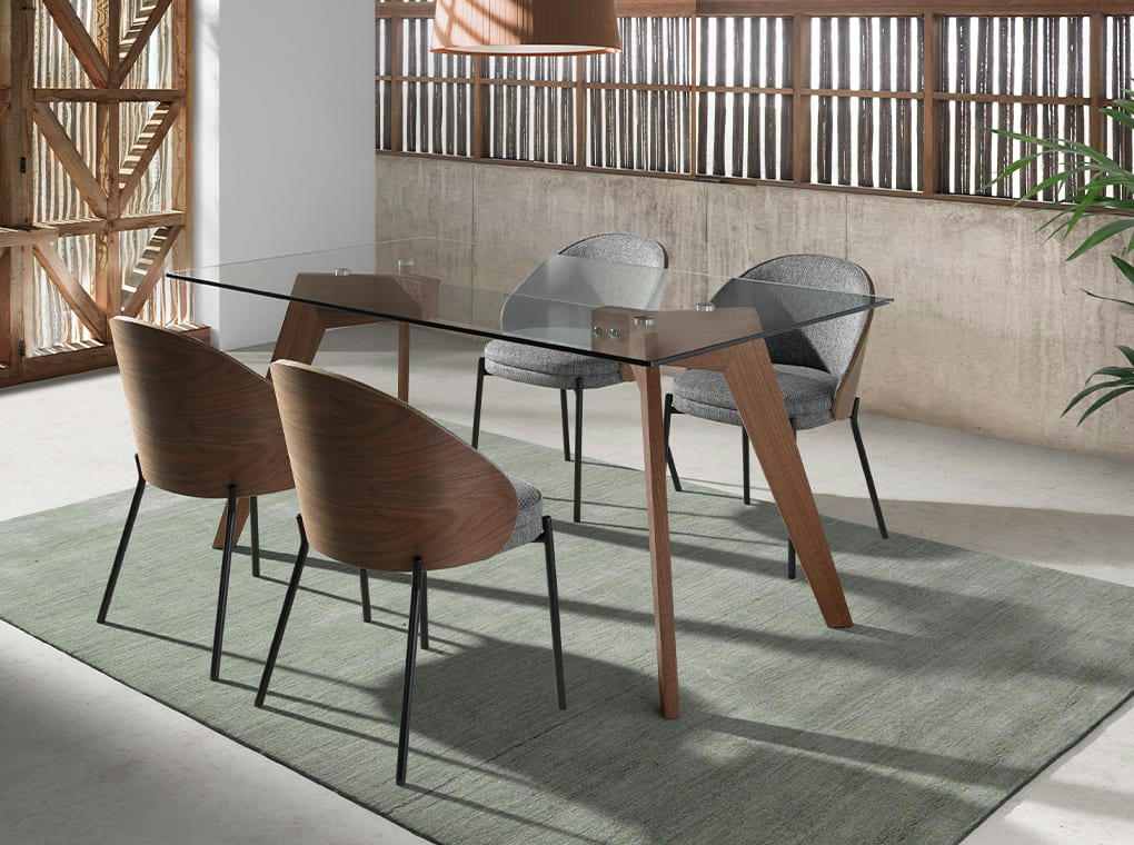 - Table à manger en verre trempé et effet bois noyer