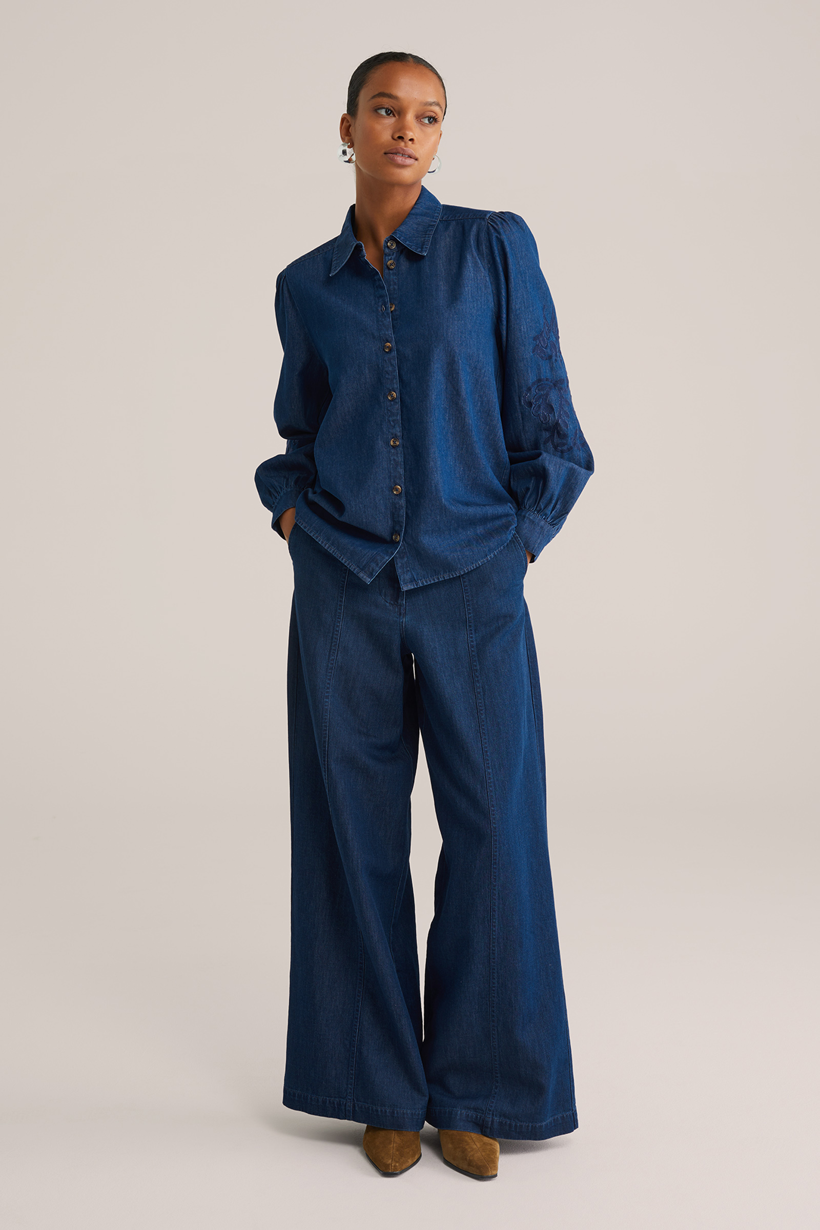 Dames denim blouse met embroideries