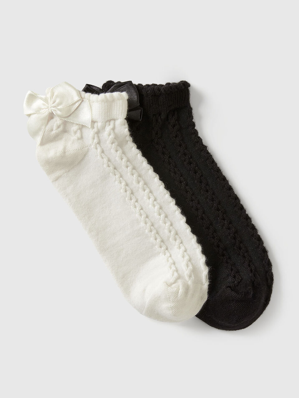 Short socks with bow