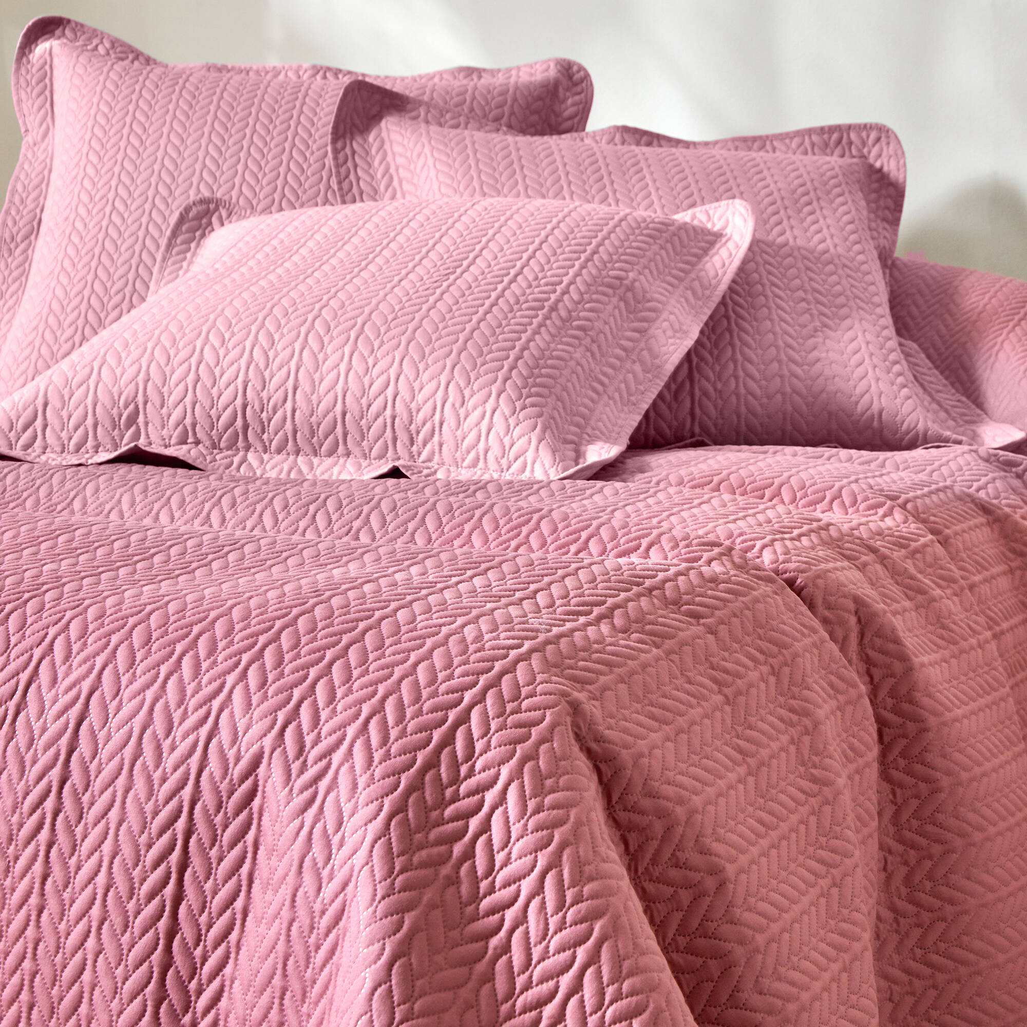 Couvre-lit matelassé microfibre motif géométrique