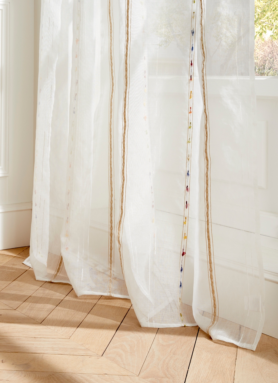 VOILAGE à RAYURES FANTAISIES POMPON MULTICOLORE