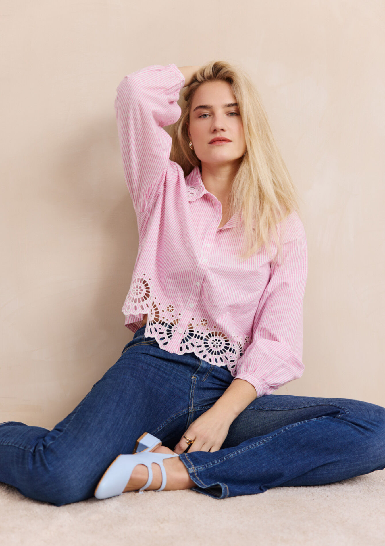 Geborduurde blouse met ajourzoom