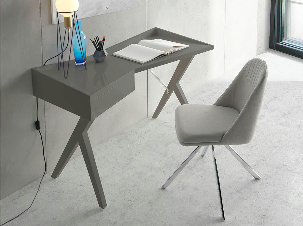 - Chaise pivotante en tissu gris et acier
