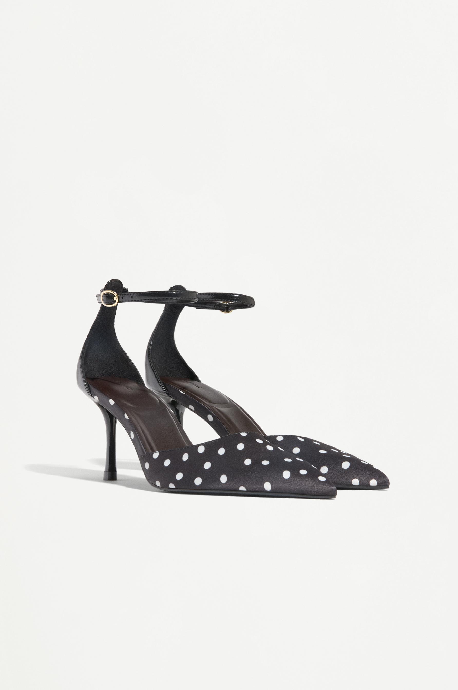 Zapato tacón lunares