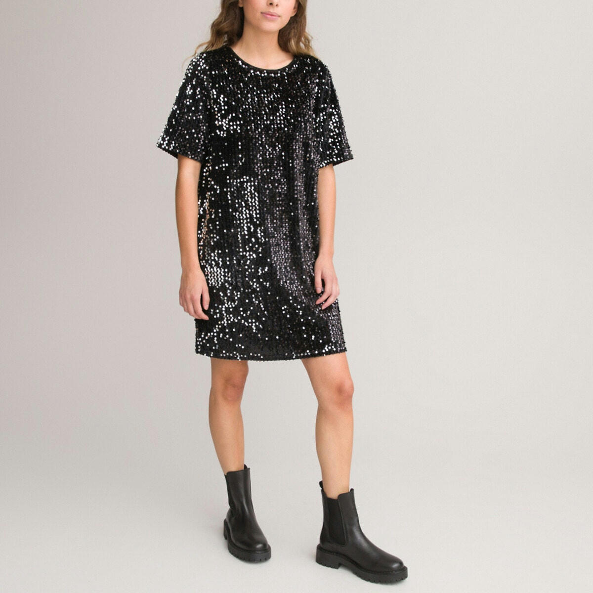 Robe droite à sequins et à manches courtes
