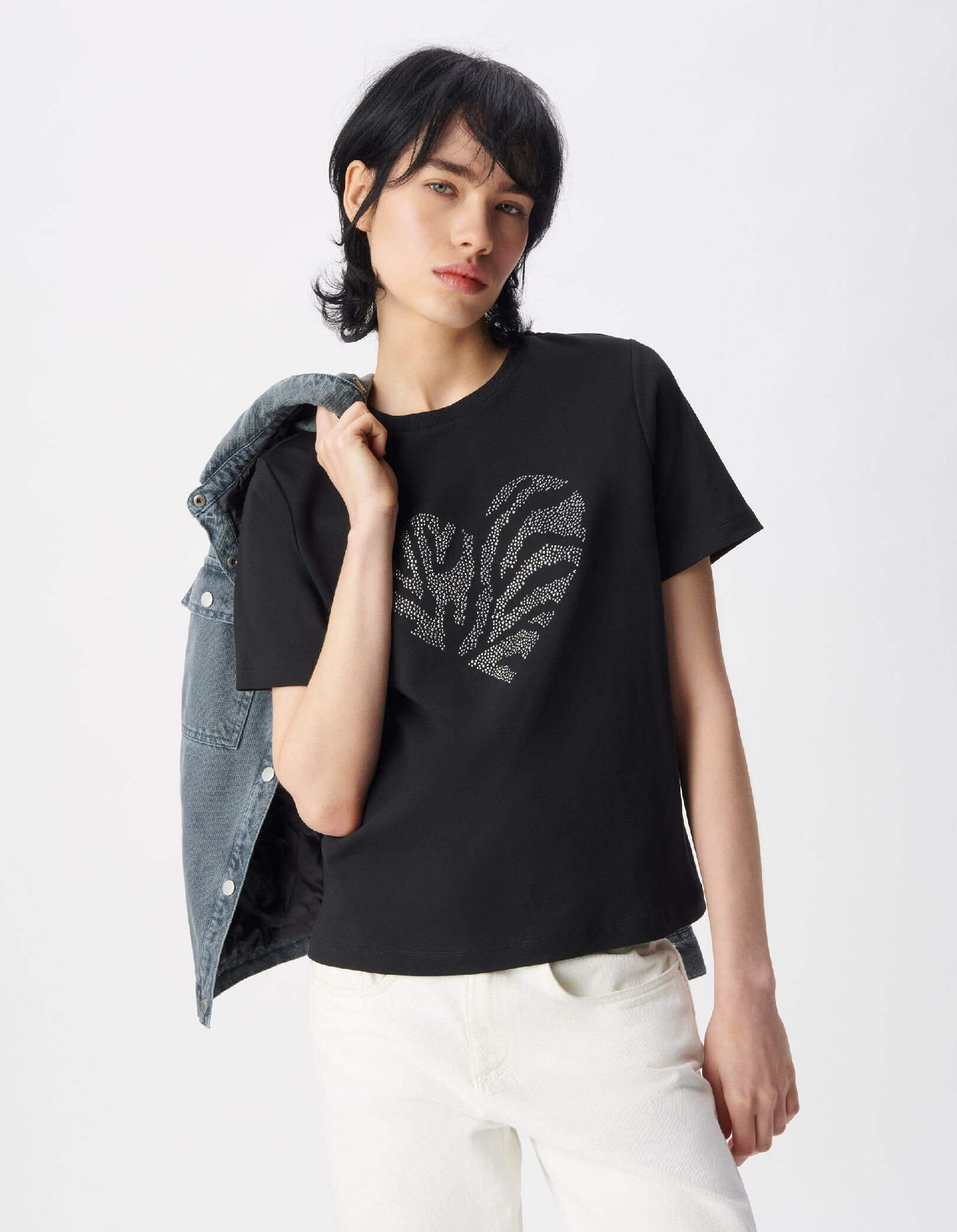 Tee-shirt manches courtes noir motif cœur clouté Femme
