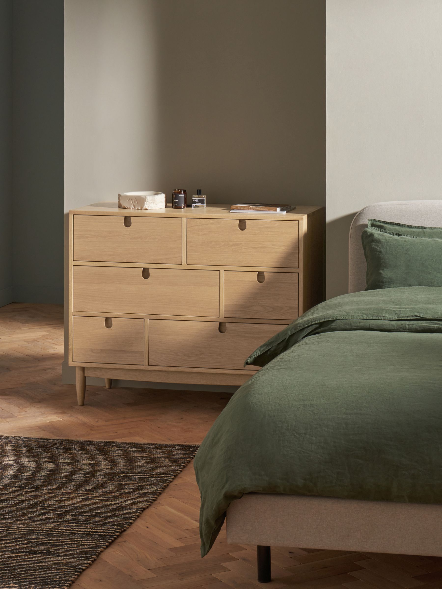 Penn 6 Drawer Chest in Oak