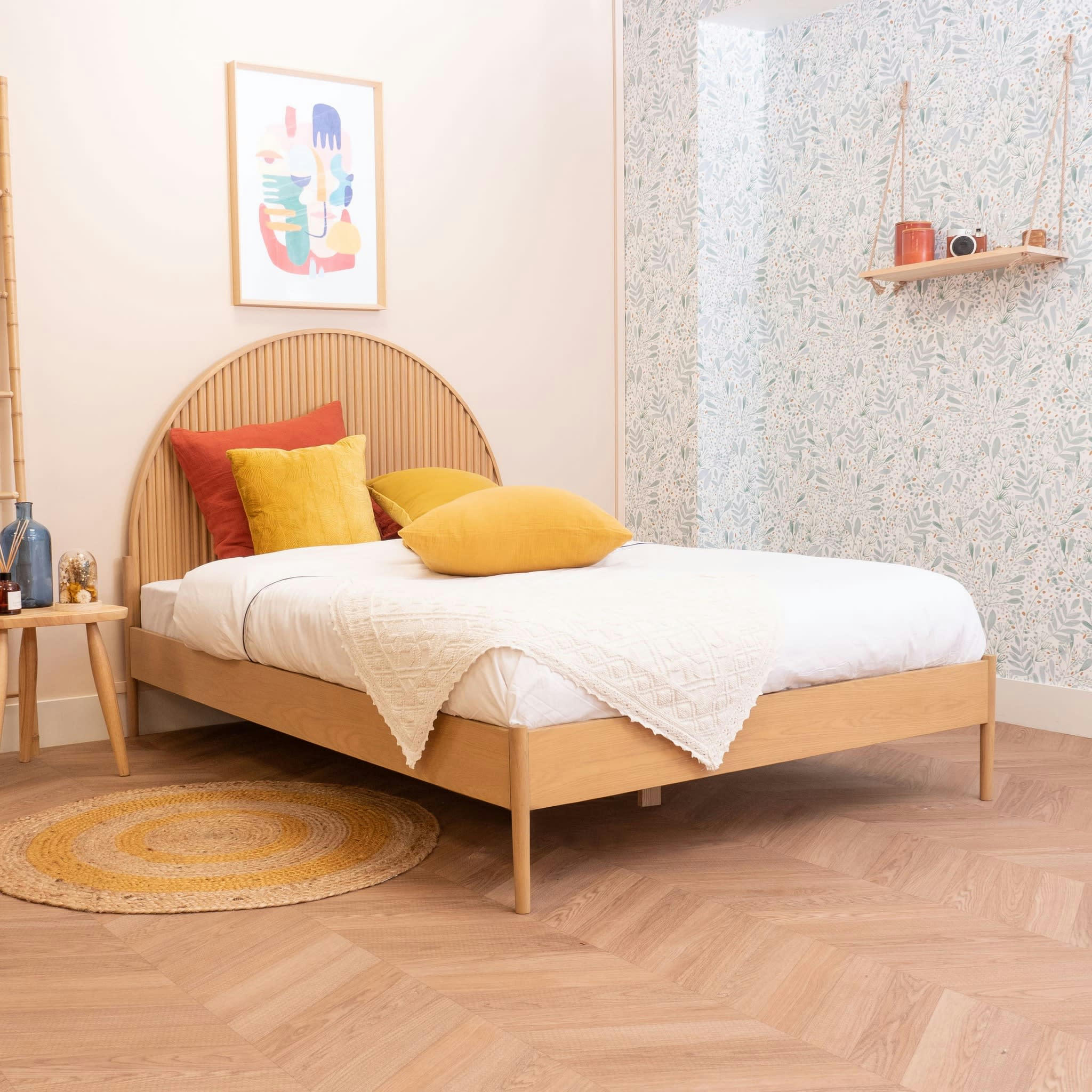 - Lit et tête de lit intégrée en bois massif naturel 140x190 cm