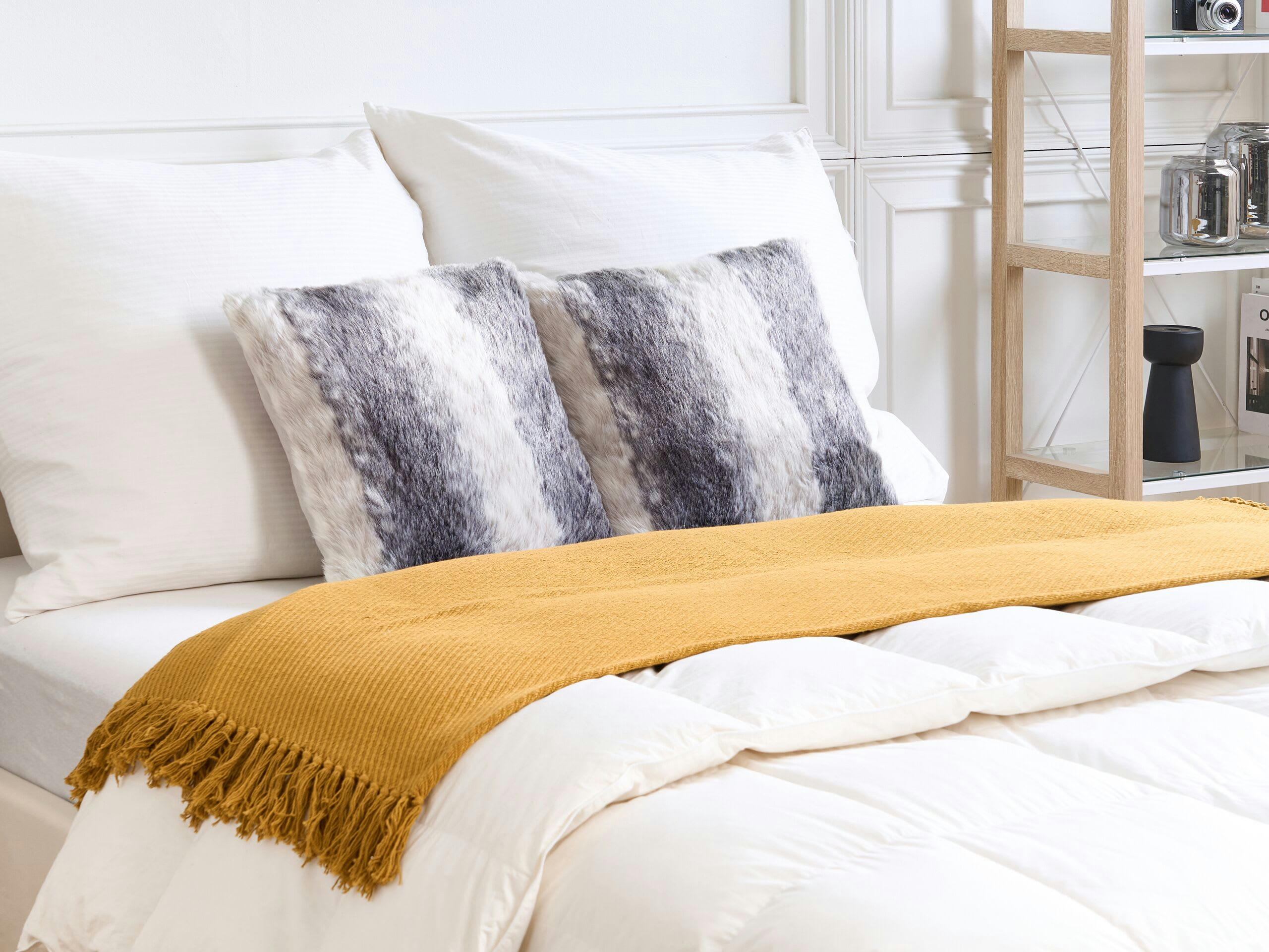 HORDEUM - Lot de 2 coussin décoratifs en fausse fourrure marron 45x10cm