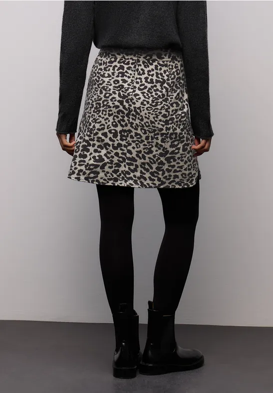 Rock in Wolloptik mit Nieten