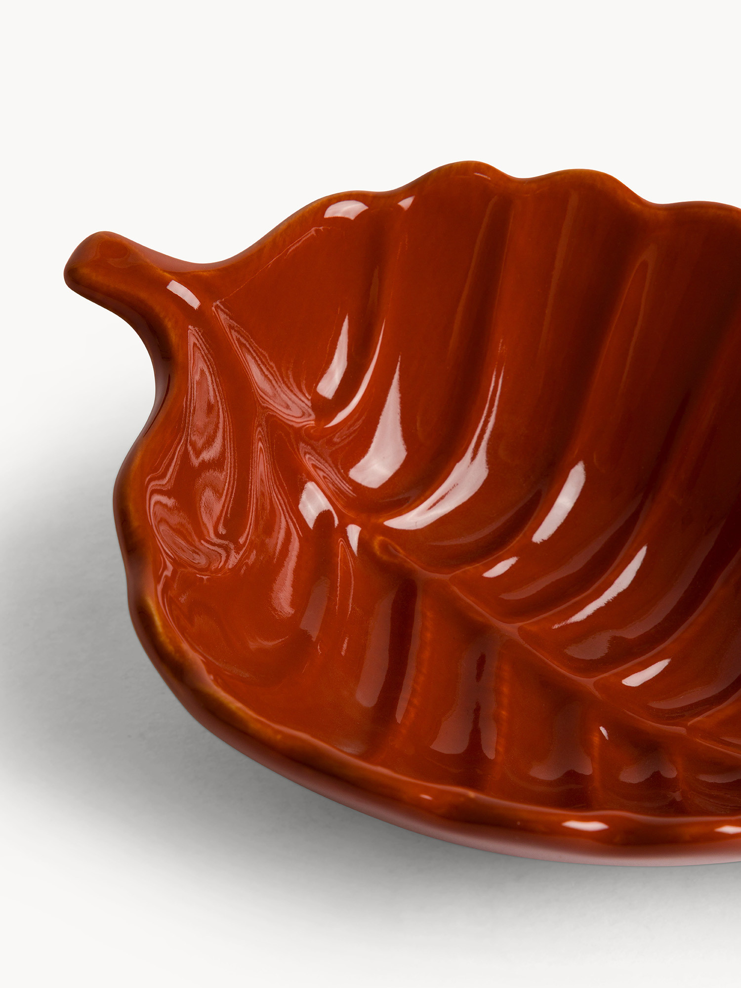 Coppetta in stoneware a forma di foglia