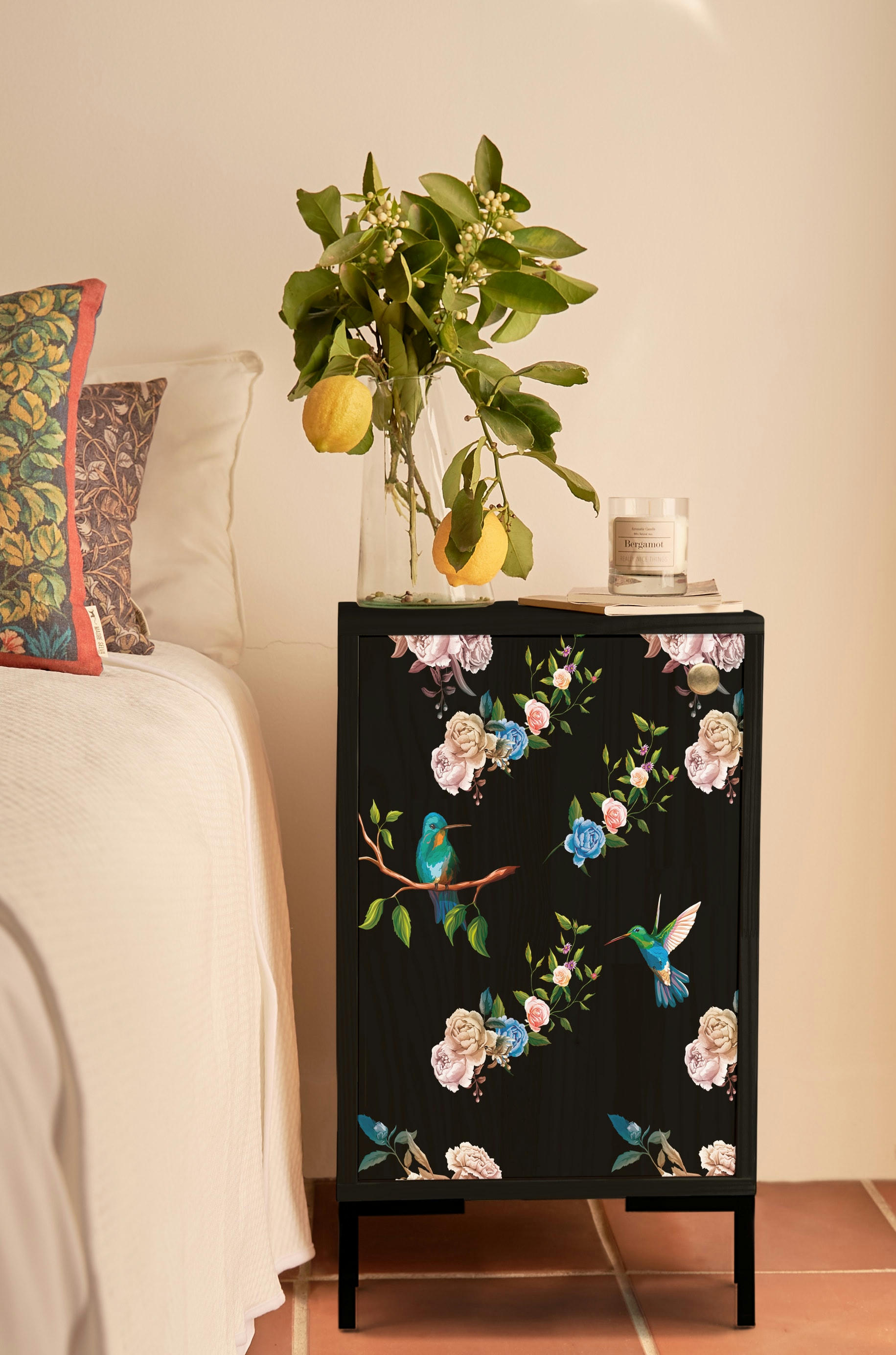 COLIBRI - Table de chevet en MDF imprimé florale sur fond noir colibri