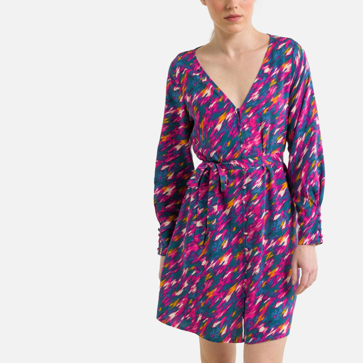 Robe courte, col V, manches longues