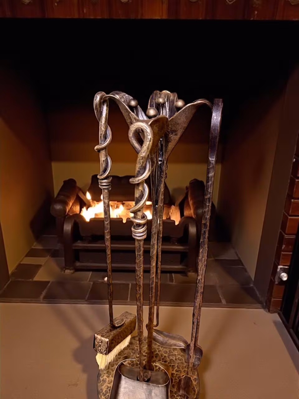 A set of forged fireplace tools.High-quality iron tools with a stand:poker,shovel,brush,and tongs.A Gift for home decor.Personalization!