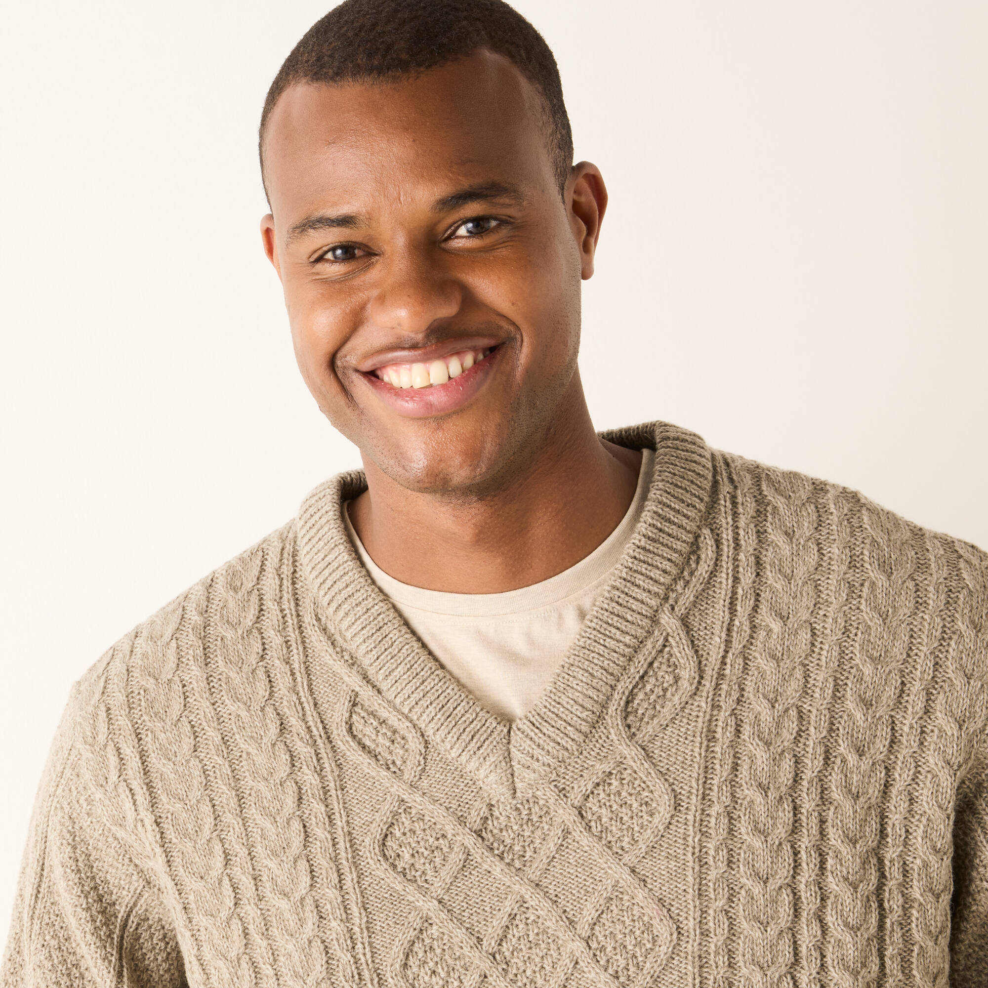 Pull col V maille irlandaise