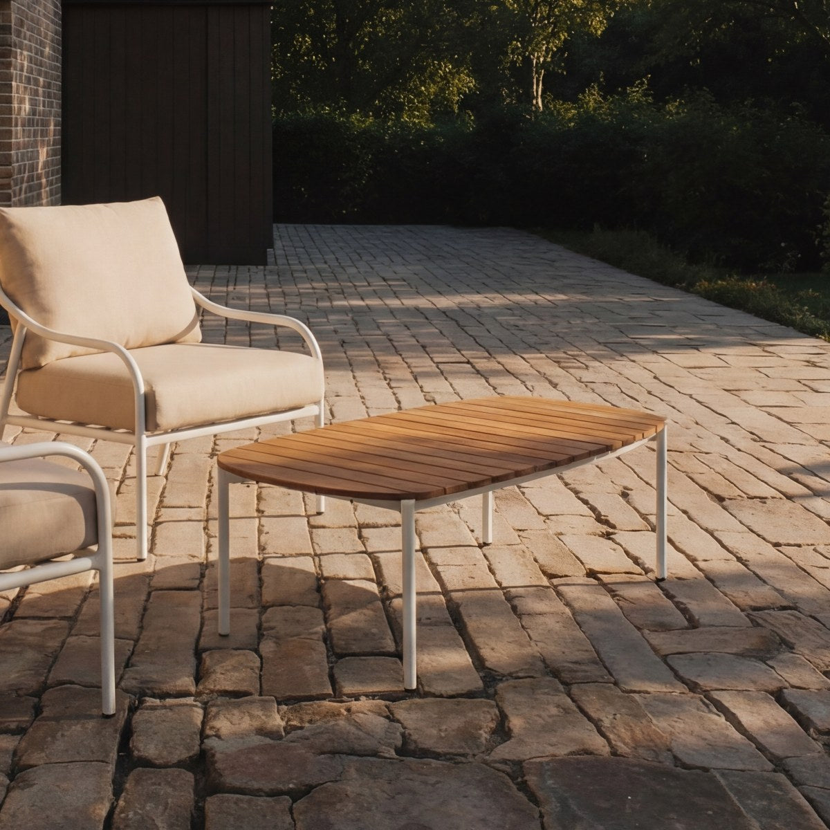 Tikamoon - Tuinsalontafel van massief acaciahout en metaal Luca