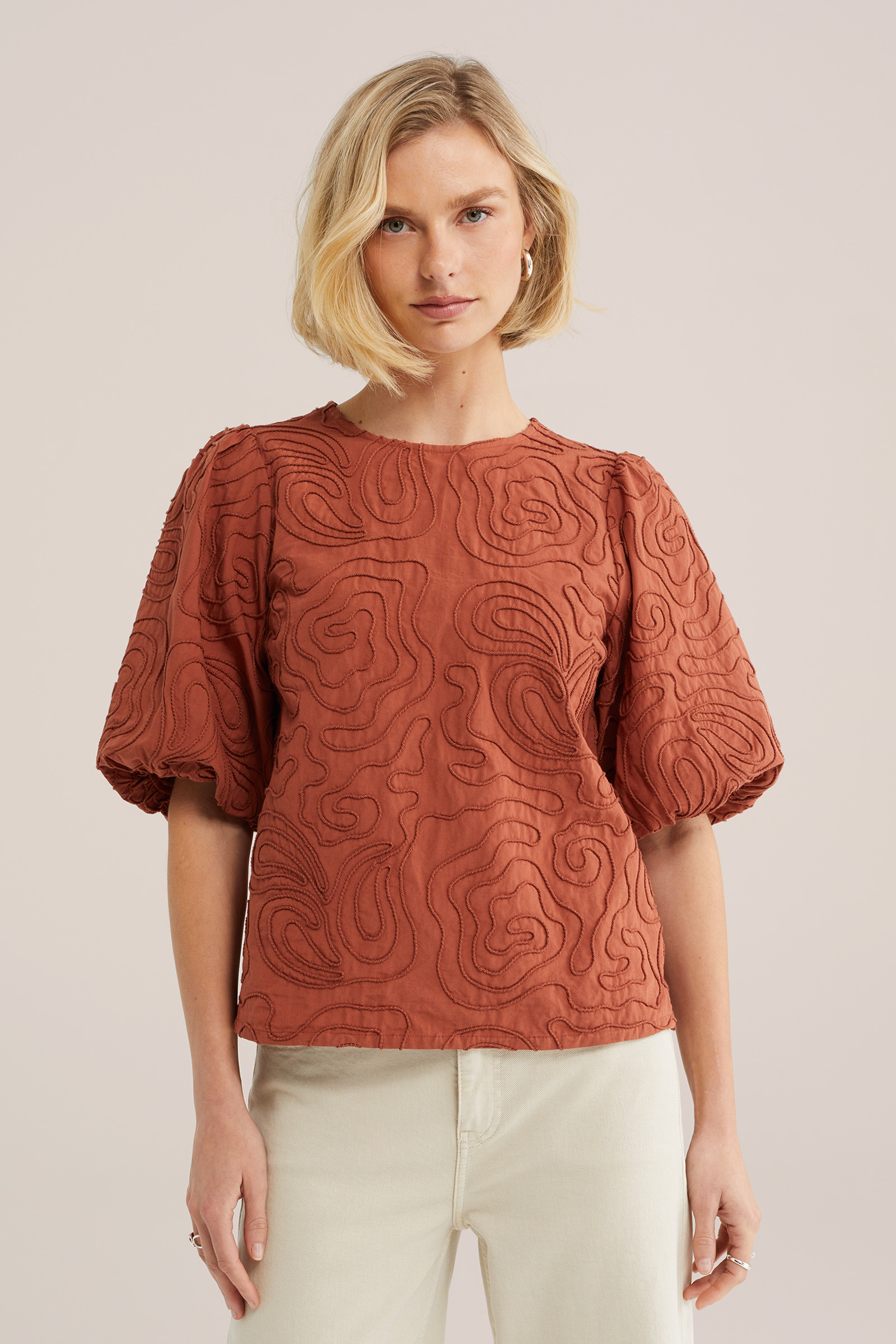 Dames top met embroideries