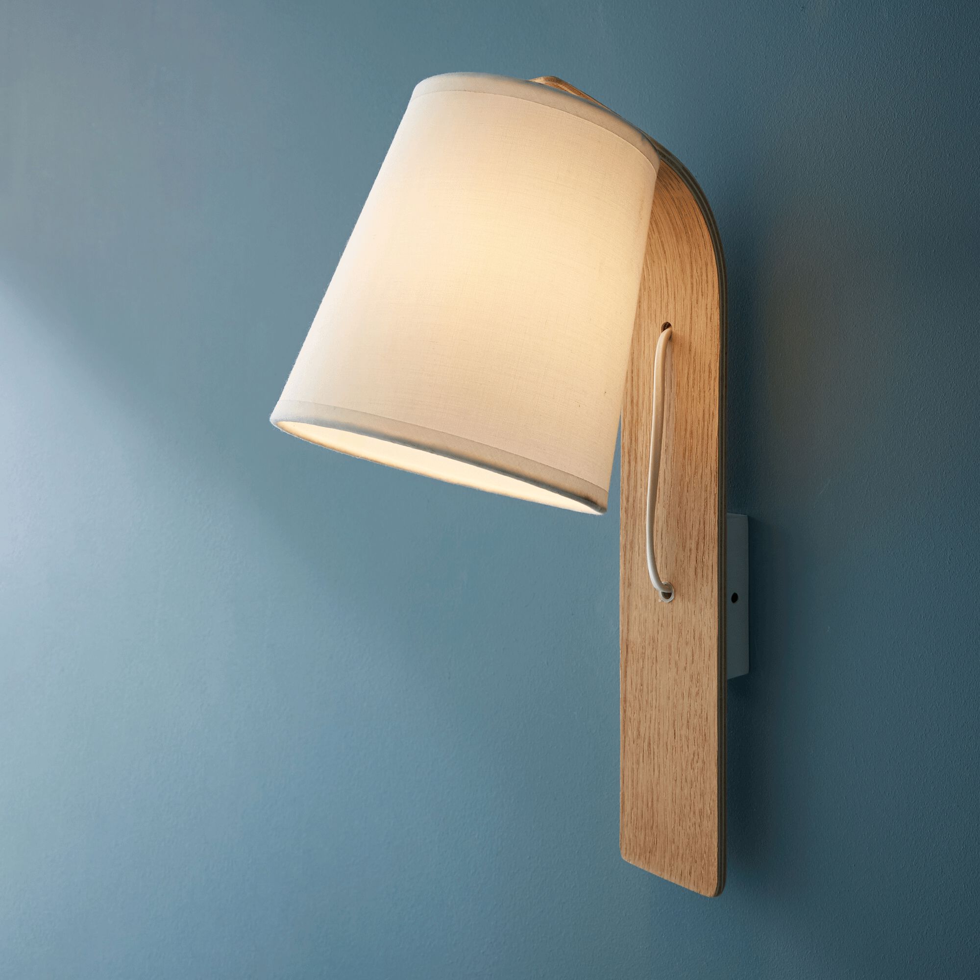 ELLICA - Applique murale en bois et abat-jour coton - H40cm