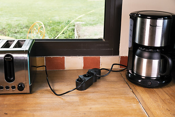 Multiprise plastique recyclé 3x2P T noir Zenitech