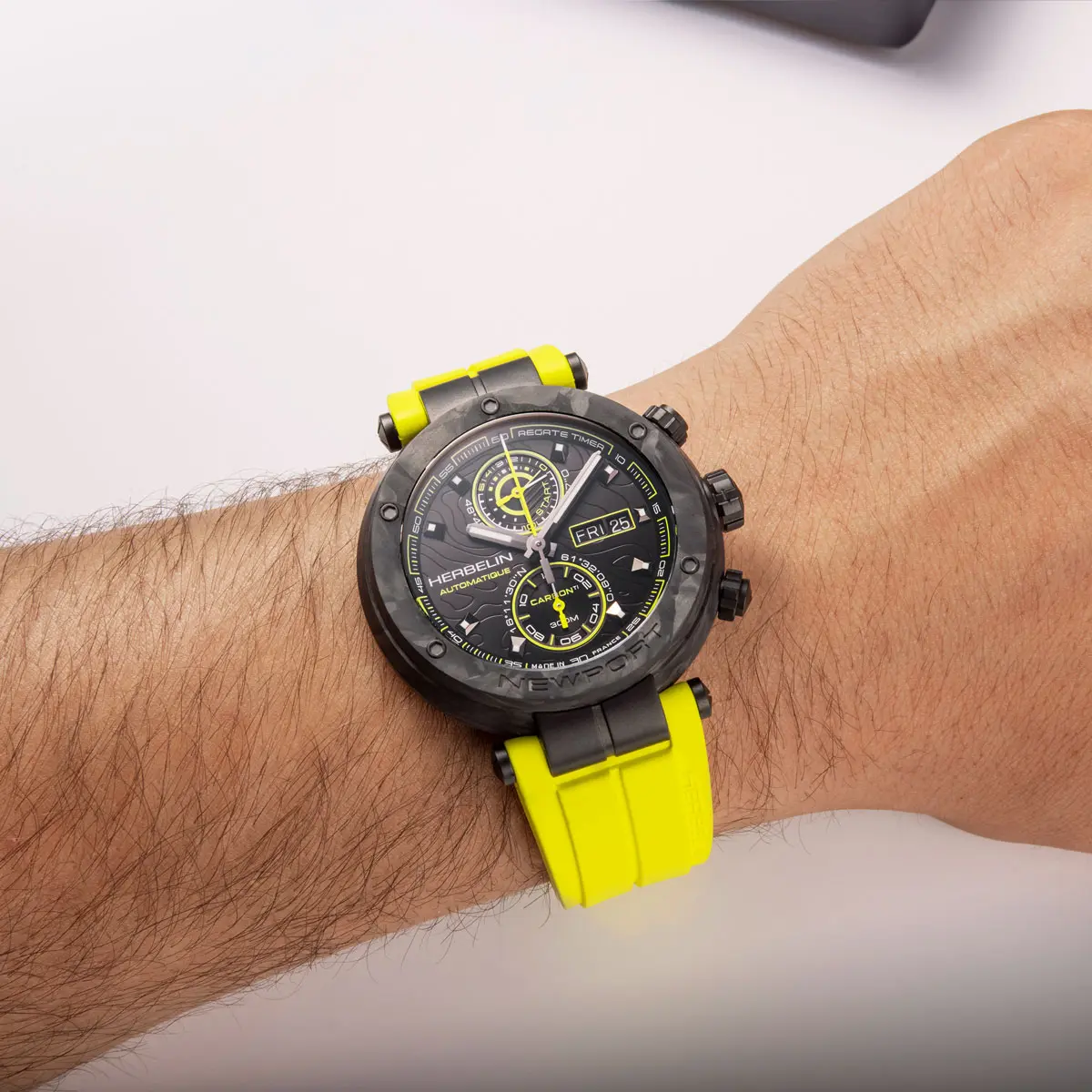 NEWPORT – CARBONE TITANE CHRONOGRAPHE – JAUNE