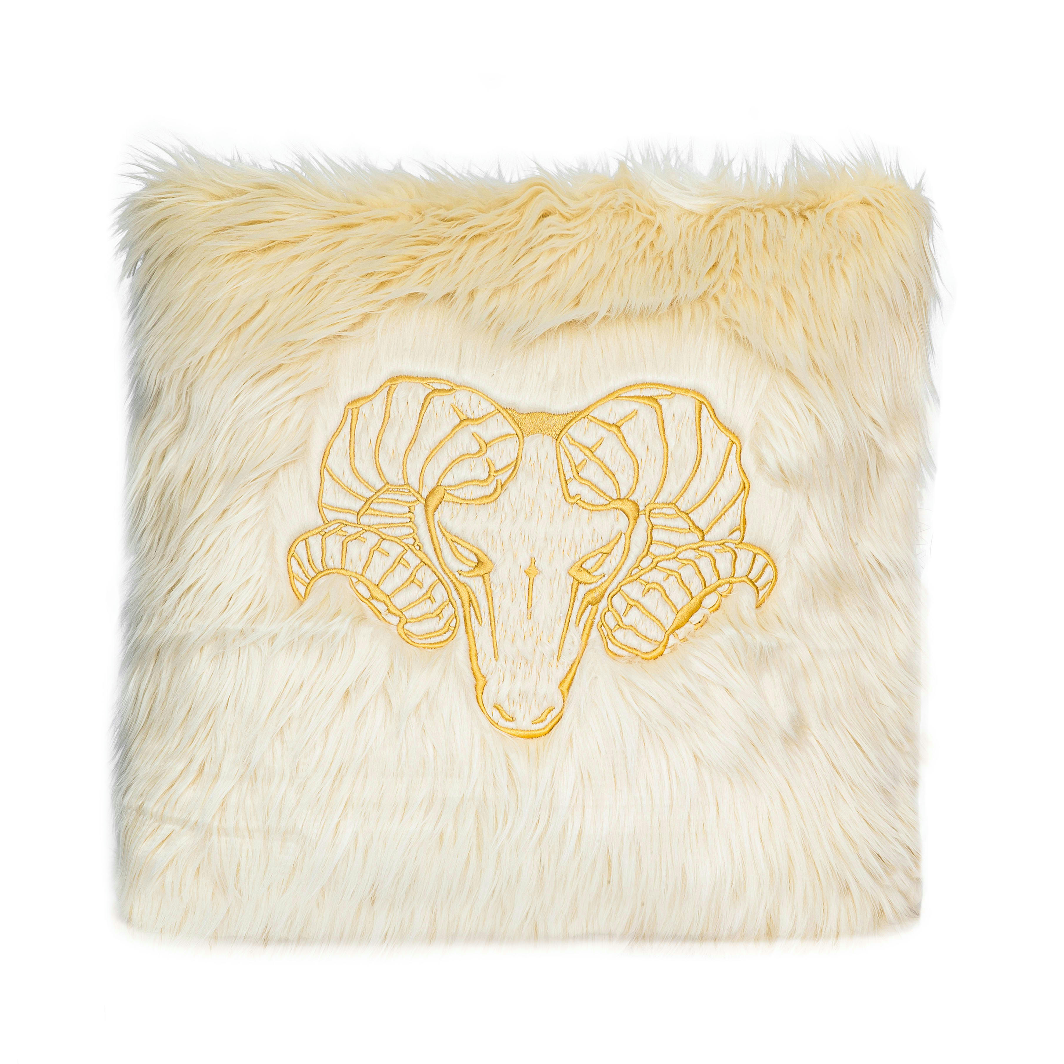 - Coussin brodé en fausse fourrure blanche