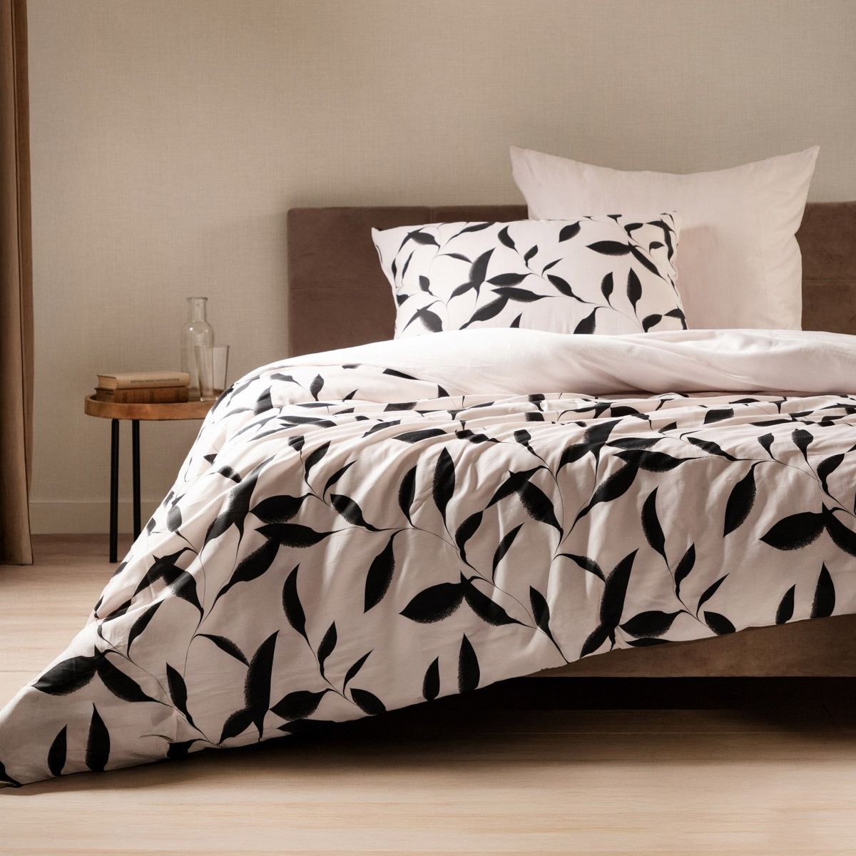 Pościel LYDIA satynowa z dekoracyjnym wzorem 160x200   2*70x80 cm