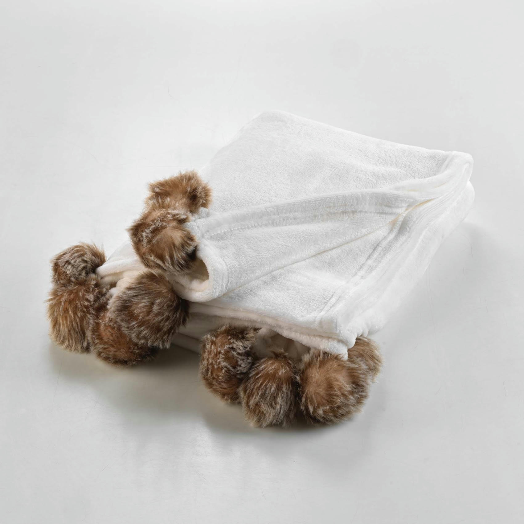 - Plaid en flanelle à pompons polyester naturel 125 x 150 cm