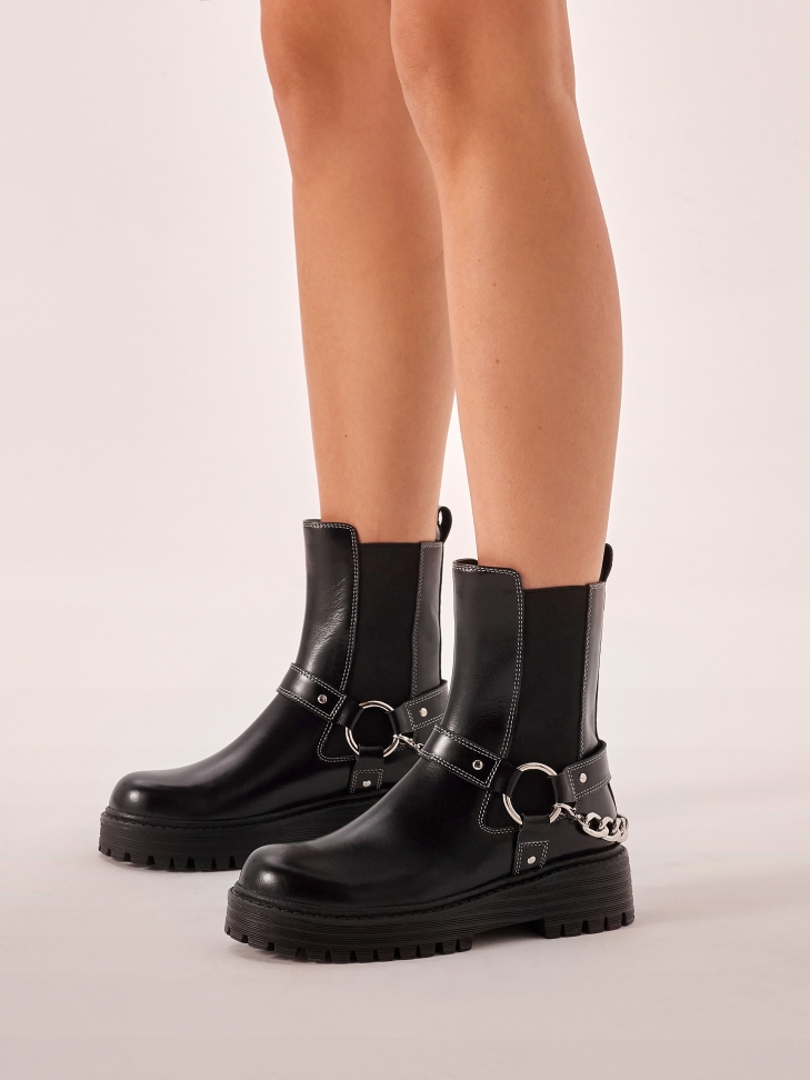 Slip-on flat sole boots with metal accessories