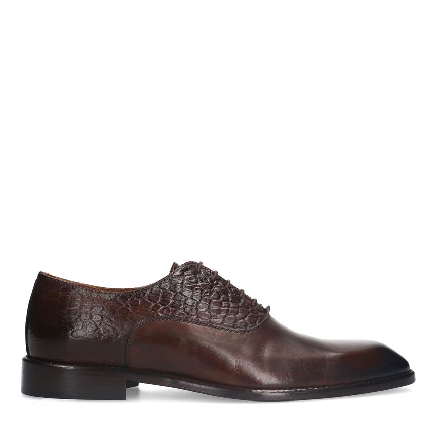 Manfield Bruine leren veterschoenen met croco details