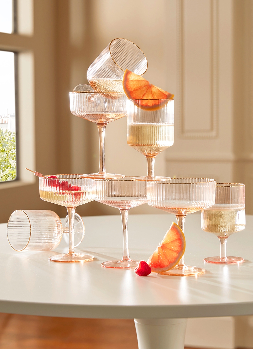 VERRE à PIED EN VERRE FUMÉ STRIÉ NUDE