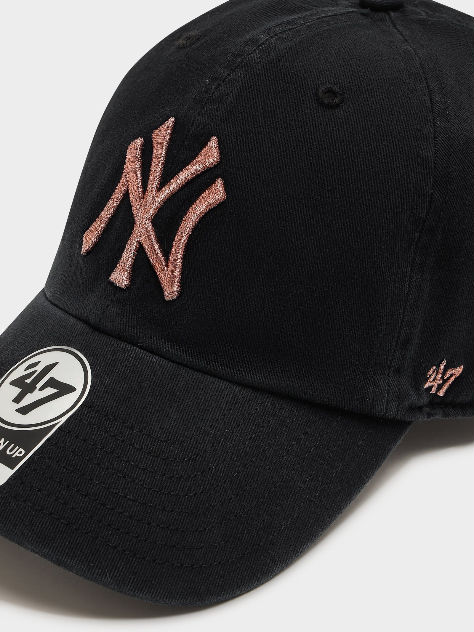 NY Yankees Metallic Badge Cap