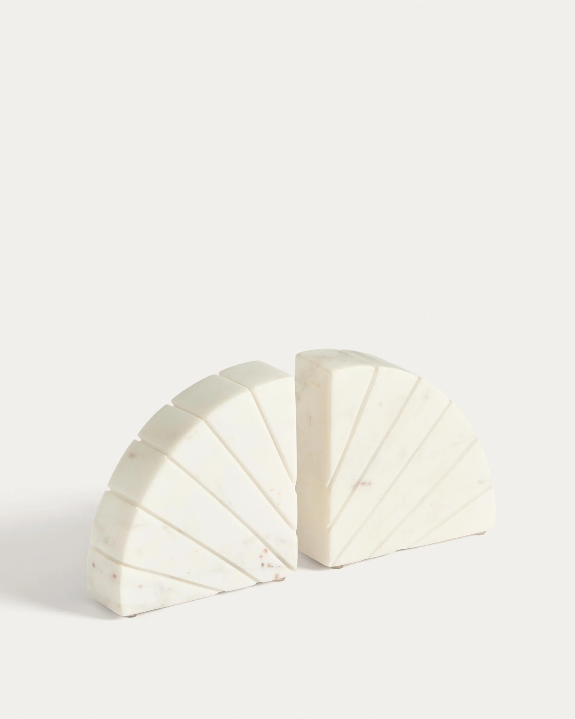 Serela bookend in white marble