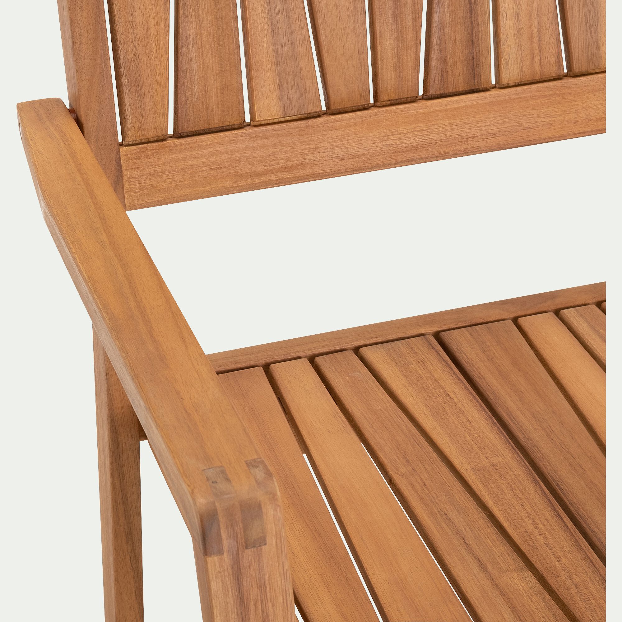 CARLO - Fauteuil de jardin avec accoudoirs en acacia huilé - bois clair