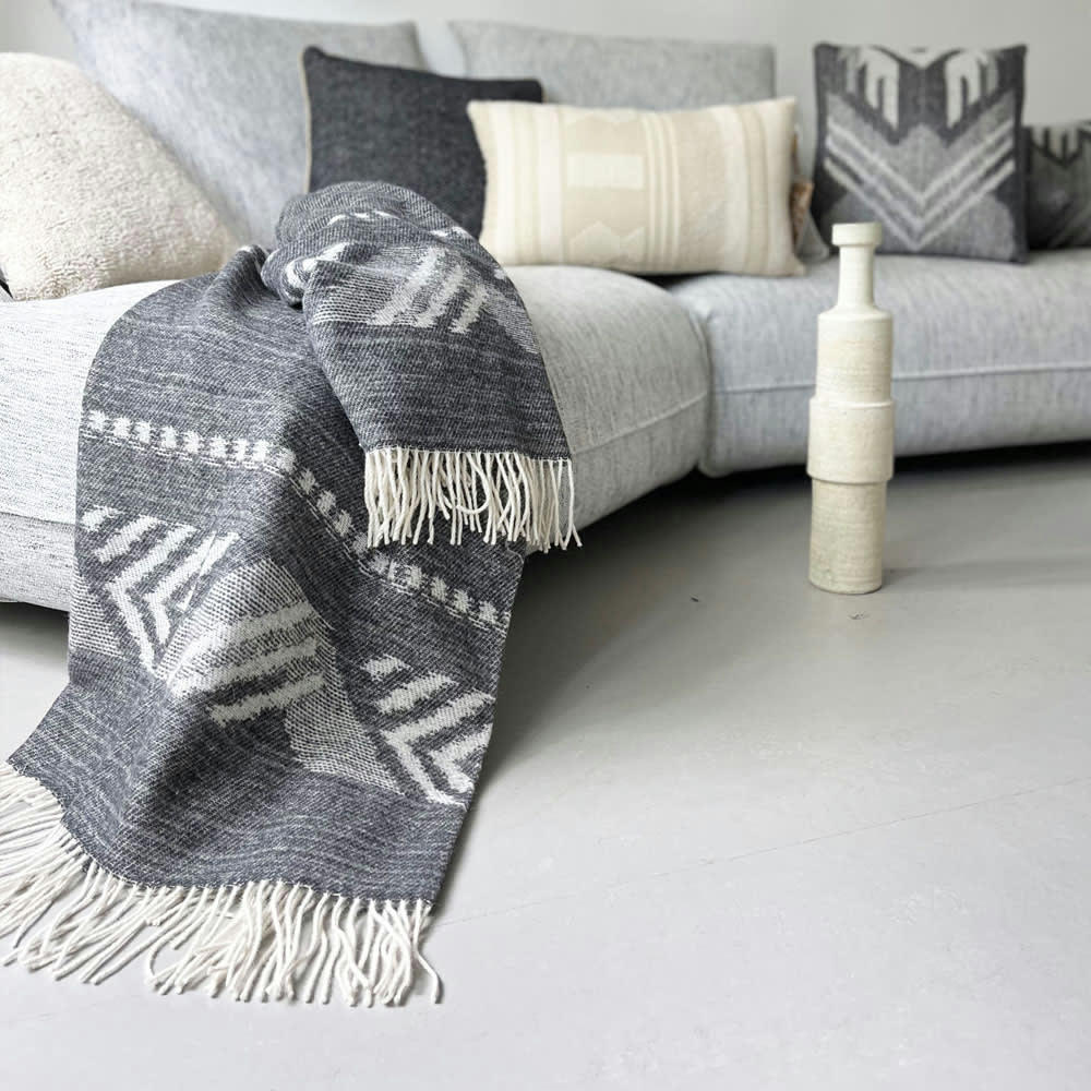 MOCHICA - Plaid en laine noir 140x200